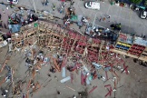 Vue aérienne des gradins effondrés dans l’arène d’Espinal, en Colombie, le 26 juin 2022.