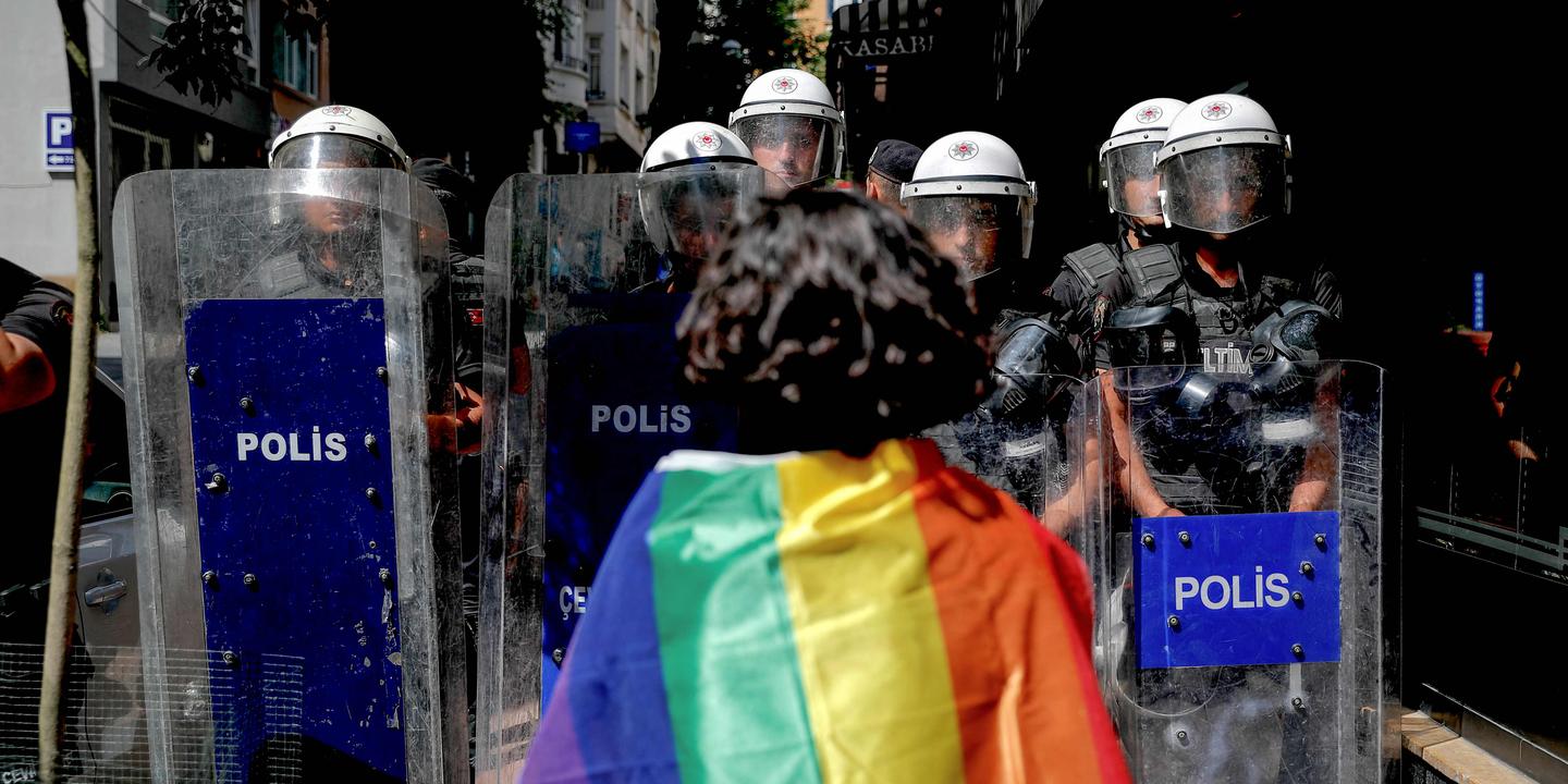 Turkey: More than 200 arrests in Istanbul as LGBTQ marchers try to defy  Pride ban