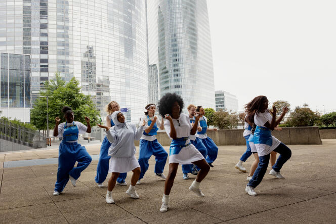 Le groupe Young Nation Dance s’entraîne chaque fin de semaine à la Défense, dans les Hauts-de-Seine. Comme ici, le 25 juin 2022.

