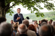 Emmanuel Macron, à Puycelsi (Tarn), pour un échange avec les habitants suivi d’une prise de parole, le 9 juin 2022. 

