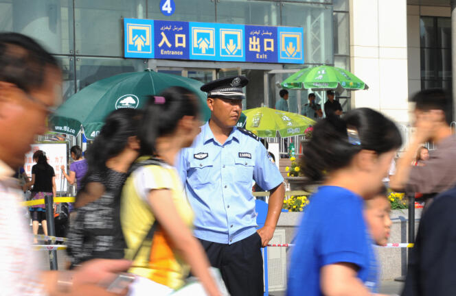 Un policier dans le Xinjiang, en 2009.