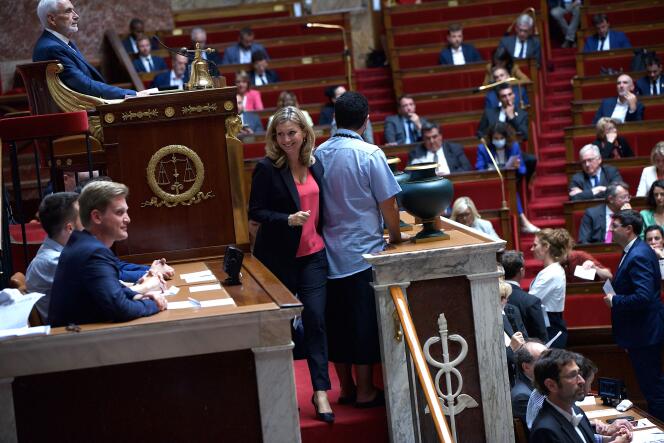 La députée Yaël Braun-Pivet vote pour l’élection du président de l’Assemblée nationale, à Paris, mardi 28 juin 2022.