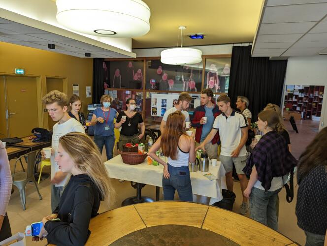 Young Ukrainians participated, Friday, June 24, in a snack to close the “summer school”, at the student house in Poitiers.