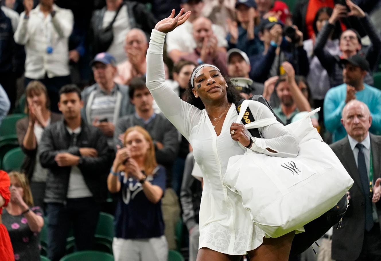 Serena Williams op het gras op Wimbledon, 28 juni 2022.