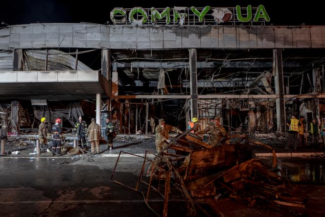 War in Ukraine: Devastation in Kremenchuk after a Russian strike destroys a  shopping mall