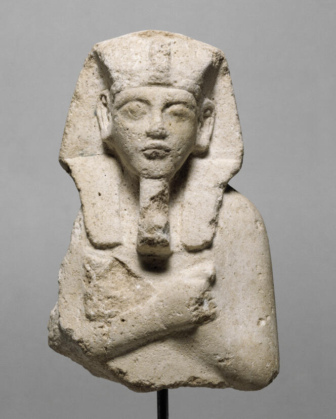 A statuette representing Akhenaton.