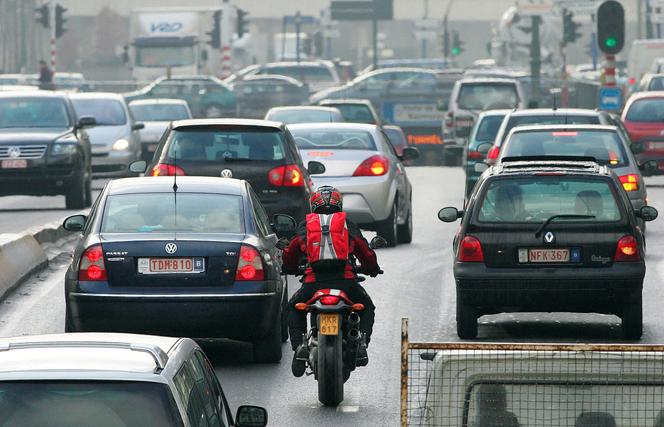 Des voitures dans le centre de Bruxelles, en 2007.