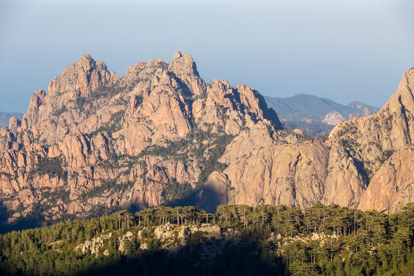 Le col de Bavella s’élève à plus de 1 200 m.