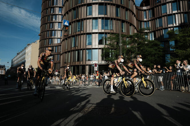 Slovenian cyclist Primoz Roglic and his Jumbo-Visma team ride through the streets of Copenhagen on June 29, 2022, the day before the start of the Tour.