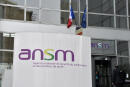 This general view shows the logo and entrance to the headquarters of France's National Agency for the Safety of Medicines (ANSM) in Paris on October 17, 2017. - A search has been conducted at the headquarters of the National Agency for the Safety of Medicines as part of an investigation conducted in the southern city of Marseille on the new formula of Levothyrox, produced by Merck, which has so far generated some 365 complaints. (Photo by ALAIN JOCARD / AFP)