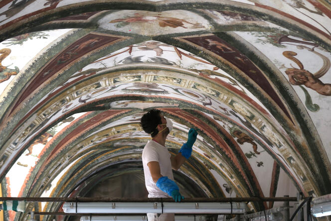 Conservation and restoration operation of the frescoes in the vaults of the Galerie d'Hercule in the Prince's Palace of Monaco.