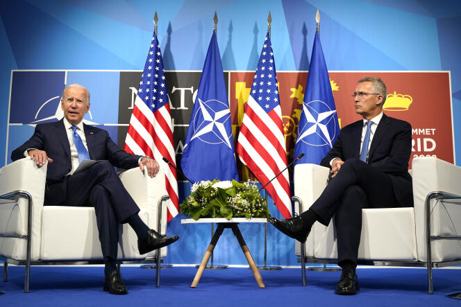 US President Joe Biden and the NATO Secretary-General Jens Stoltenberg during the alliance's summit in Madrid, June 29, 2022.