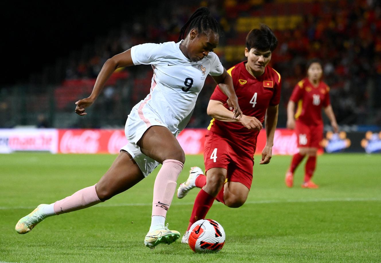 W wieku 23 lat Marie Antoinette Catuto gra swój pierwszy poważny konkurs w niebieskiej koszulce.