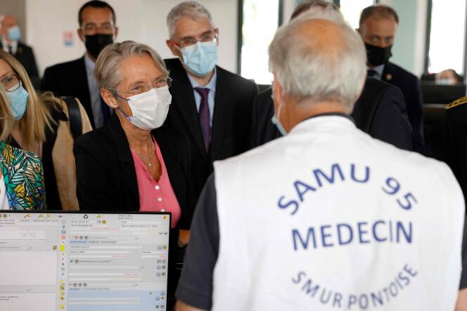 La première ministre, Elisabeth Borne, visite un service du SAMU à l’hôpital René-Dubos de Pontoise (Val-d’Oise), le 1er juillet 2022. 