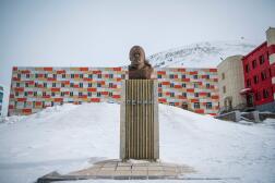 Monument à la gloire de Lénine dans la ville de mineurs de Barentsburg, sur l’archipel du Svalbard, au nord de la Norvège, le 7 mai 2022. 