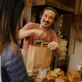 Foreigners sink their hands into France s bread heritage