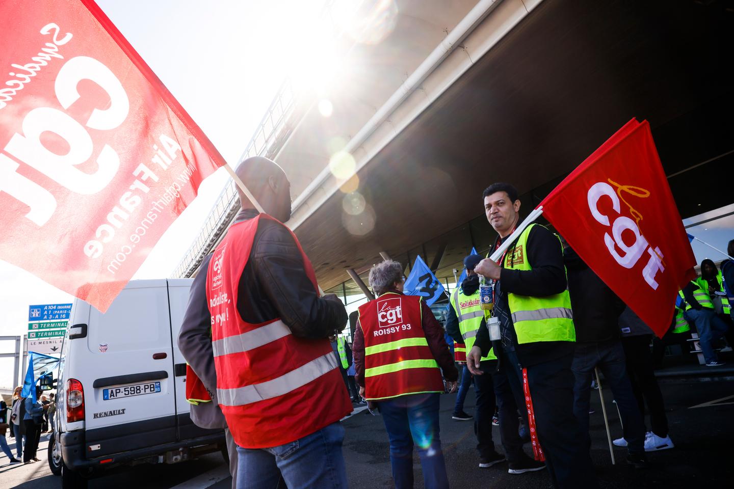 Lush Nearly 100 Flights Delayed Or Cancelled At Paris-cdg As Spring Rush Begins View Nature