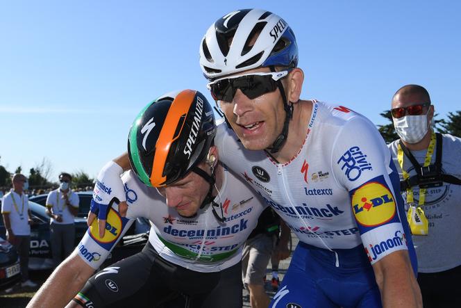 Michael Morkov (right) celebrates the victory of his sprinter, Sam Bennett during the 10th stage of the 2020 Tour de France on September 8, 2020, in Saint-Martin-de-Ré.