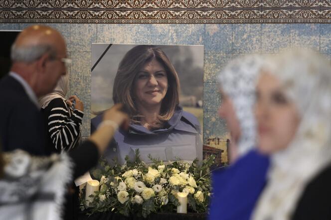 Lors d’une cérémonie à la mémoire de Shireen Abu Akleh, à l’occasion du 40e jour après le meurtre de la journaliste d’Al-Jazira, à Ramallah, en Cisjordanie, le 19 juin 2022.