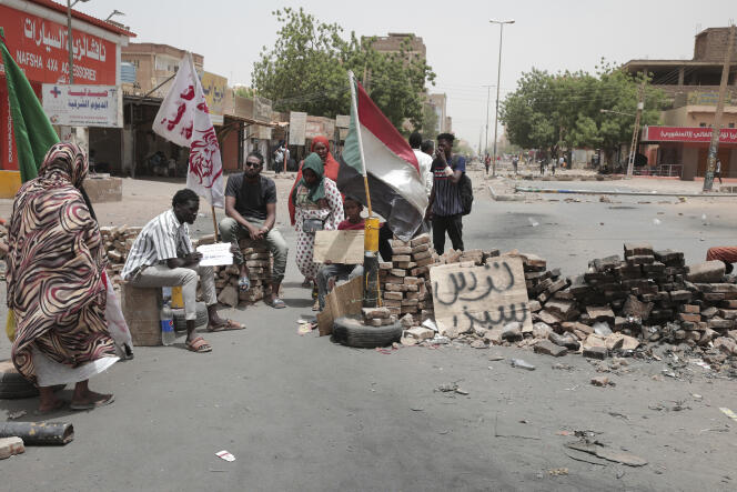 Sit-in le 4 juillet 2022 pour demander le retour à un régime civil et pour protester contre la mort de neuf personnes tuées lors des manifestations contre la junte le 30 juin, à Khartoum.