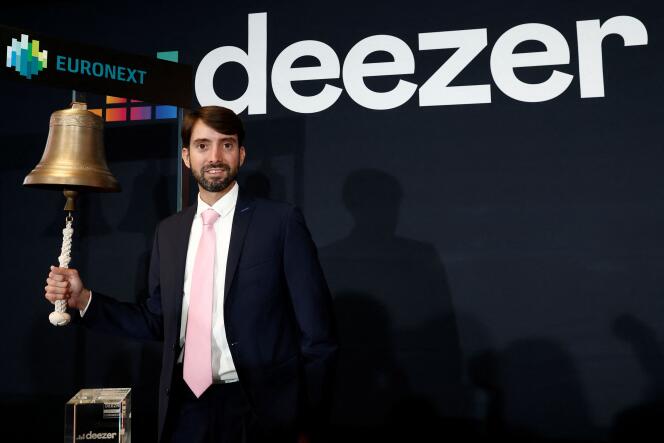 Jeronimo Folgueira, le patron de Deezer, a sonné la cloche dans les locaux de l’opérateur boursier Euronext pour son premier jour de cotation, le 5 juillet 2022. 