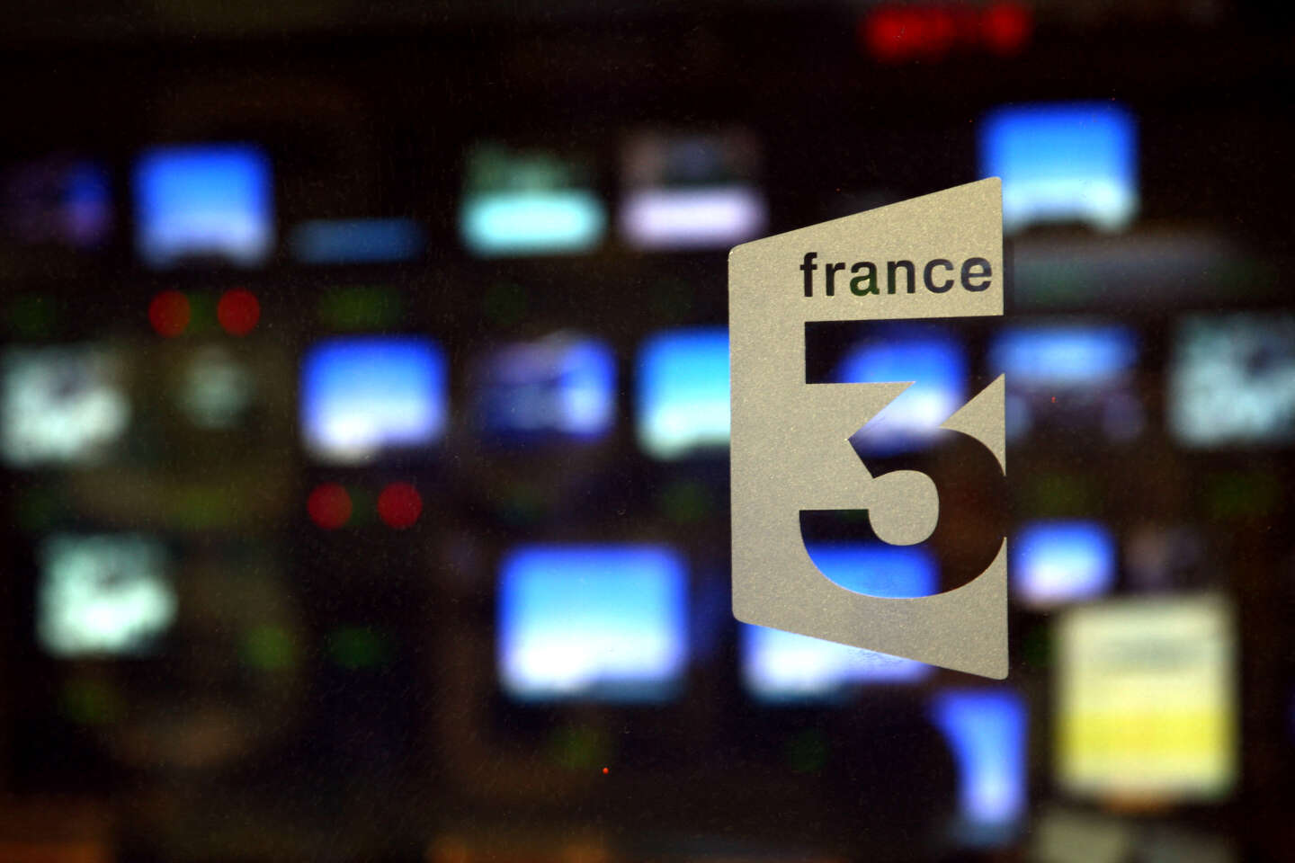 Bomb alert on France 3 during live broadcast of Gérard Collomb’s funeral