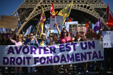 Des manifestants défendent le droit à l’avortement, à Paris, le 2 juillet 2022.  