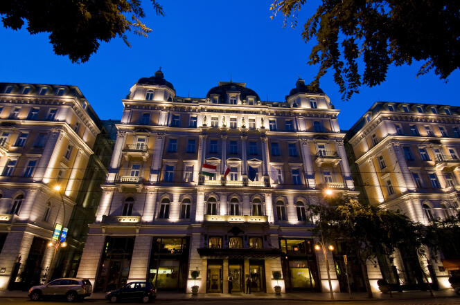 Un grand hôtel en Europe.
