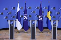 Les drapeaux de la Finlande et de la Suède au siège de l’OTAN à Bruxelles, le 5 juillet 2022. 