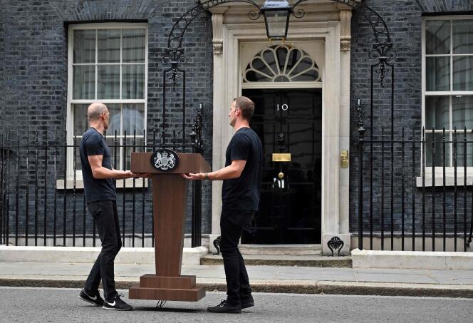 The entrance to 10 Downing Street in London on July 7, 2022. 