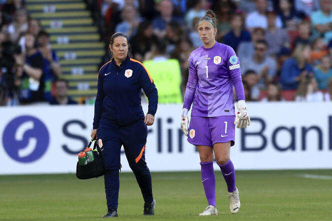 Dutch goalkeeper Sari Van Veenendaal leaves the pitch at Bramall Lane in Sheffield after suffering a shoulder injury during the 1-1 draw between the Netherlands and Sweden on 9 July 2022.