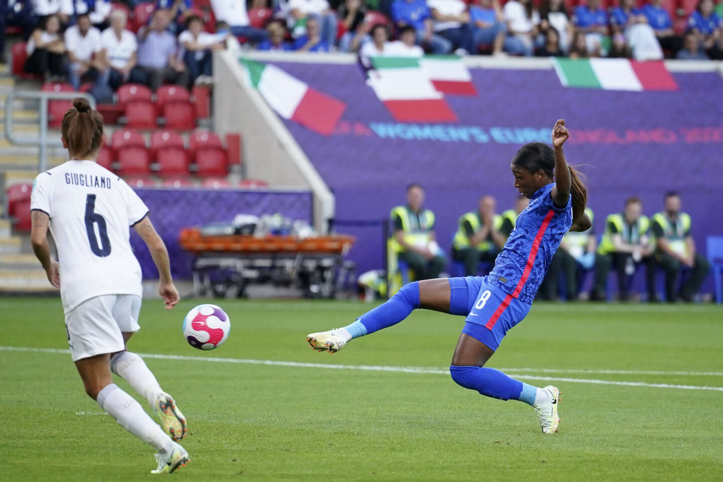Euro féminin 2022 : la France écrase l'Italie pour son entrée dans la  compétition
