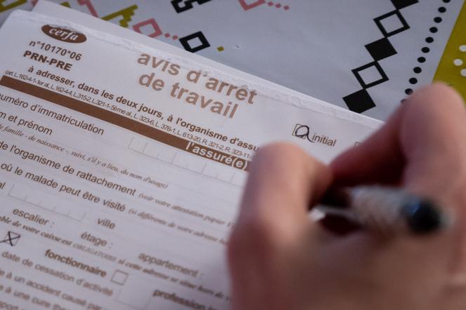 Illustration d’un avis d’arrêt de travail, à Paris, en février 2021. 