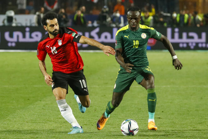 L’Egyptien Mohamed Salah et le Sénégalais Sadio Mané lors d’un match de qualification pour la Coupe du monde 2022, au Caire, le 25 mars 2022.