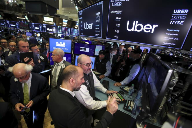 Le PDG d’Uber Technologies, Dara Khosrowshahi (au premier plan), à la Bourse de New York, le 10 mai 2019. 