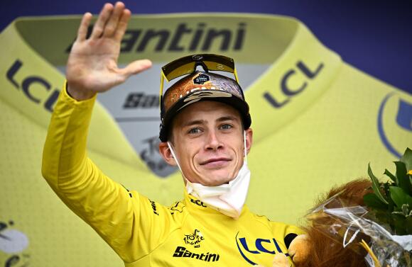 Le nouveau maillot jaune Jonas Vingegaard après avoir remporté la 11e étape du Tour de France entre Albertville et le col du Granon Serre Chevalier, le 13 juillet.