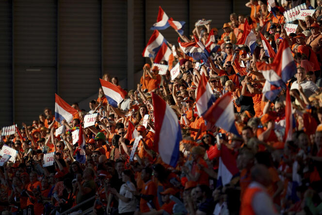 Les supporters néerlandais étaient présents en nombre pour soutenir leur sélection face au Portugal, le 13 juillet. 