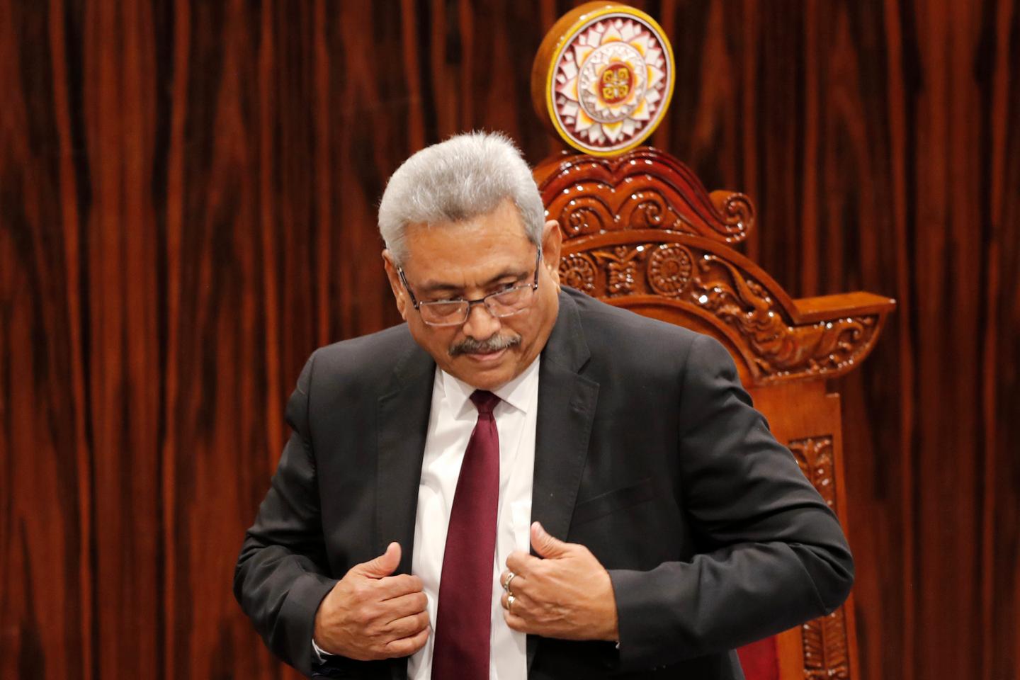 après avoir fui, il presidente Gotabaya Rajapaksa è arrivato a Singapour