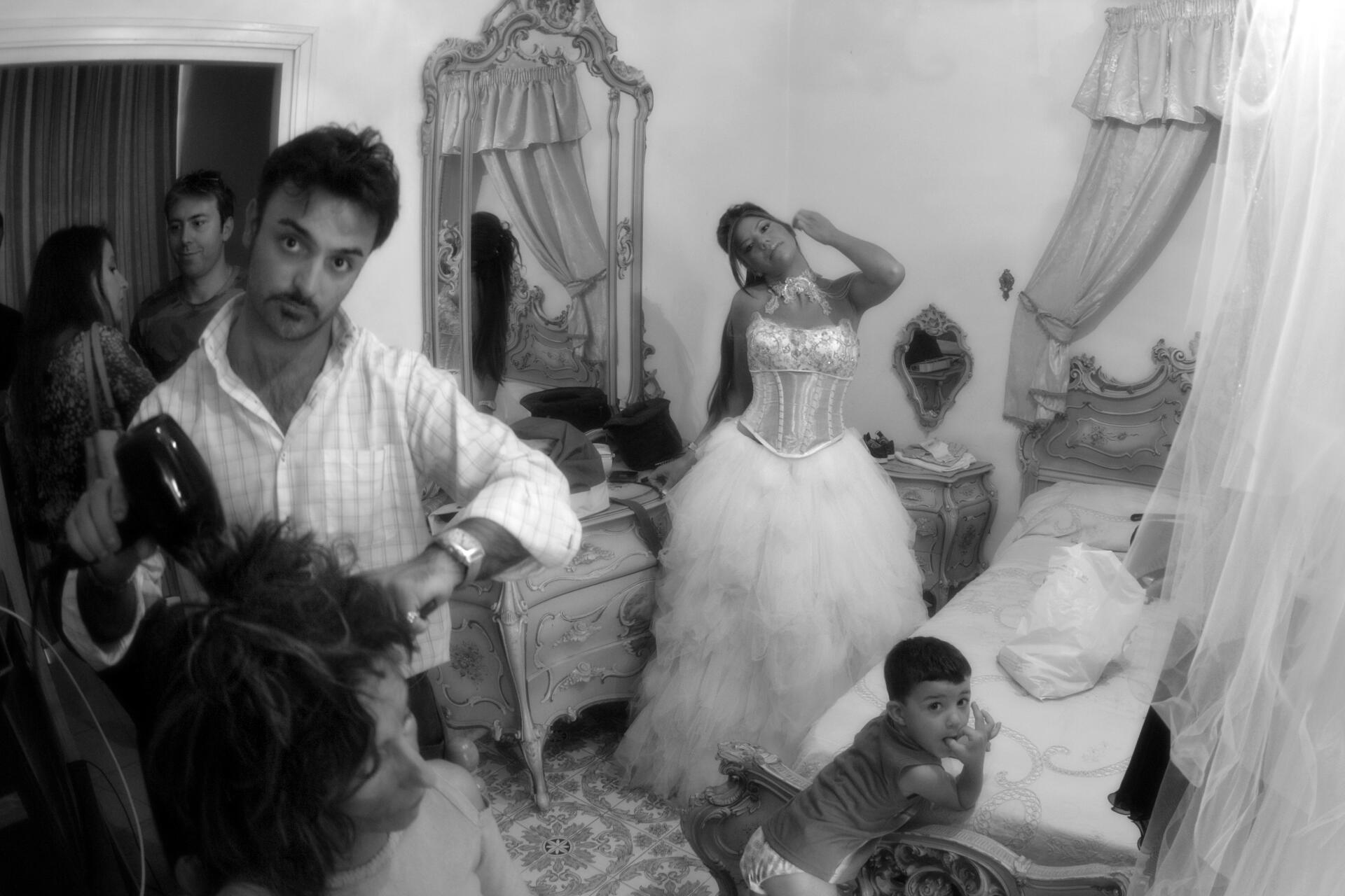 The preparation of a bride photographed by Oreste Pipolo (1949-2015)