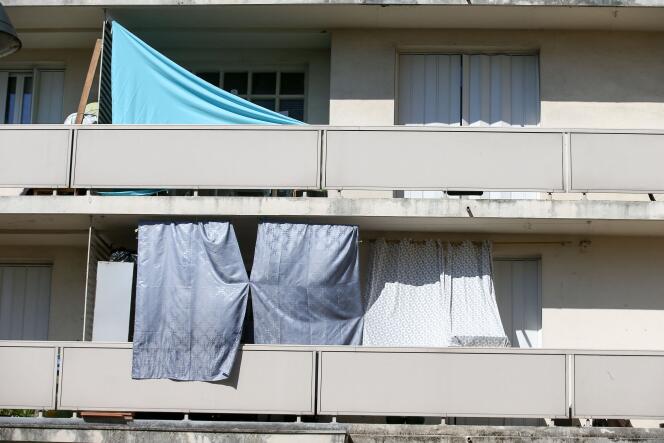 In Toulouse, inhabitants spread cloth over their balconies to protect their apartments from the sun. July 14, 2022.