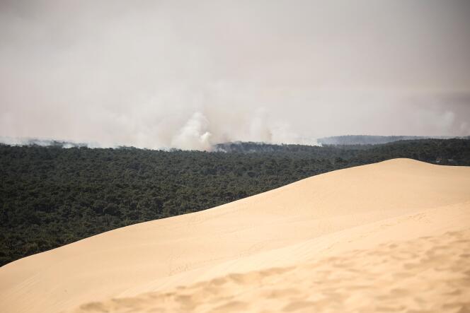 The forest fire in La Teste-de-Buch seen from the top of Dune du Pyla, southwestern France, on July 14