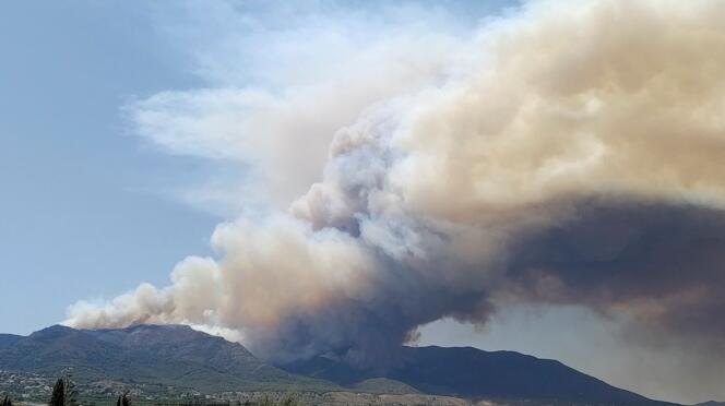 Des feux de forêt étaient toujours en cours sur la sierra de Mijas, dans la région de Malaga, en Espagne, vendredi 15 juillet 2022.