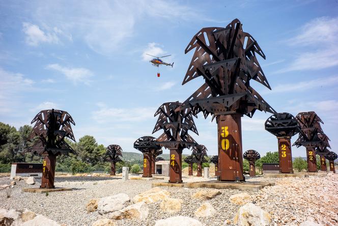 Training maneuvers with a water bomber helicopter will take place on June 30, 2022 at the technical platform of the fire department training center of Velax (Bouches-du-Rhone).
