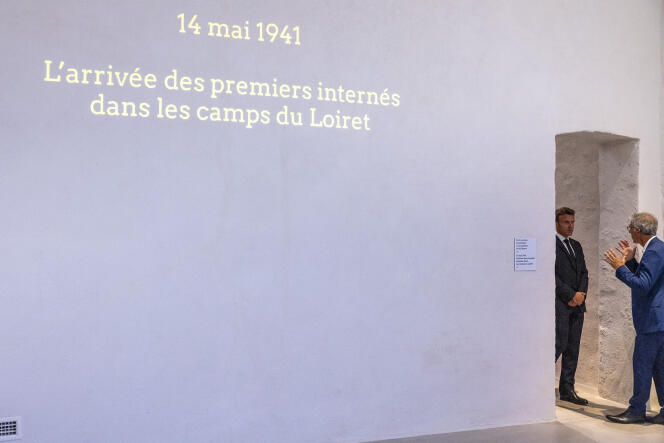 Emmanuel Macron, président de la République, inaugure la gare de Pithiviers devenue nouveau lieu de mémoire géré par le Mémorial de la Shoah à l'occasion de la commémoration du 80e anniversaire de la rafle du Vel d'Hiv, à Pithiviers, le 17 juillet 2022.