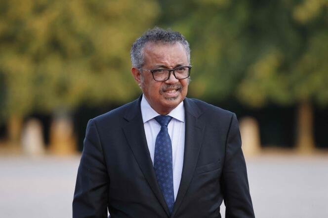 Le directeur général de l’Organisation mondiale de la santé (OMS), Tedros Adhanom Ghebreyesus, arrive à un dîner d’Etat à l’occasion de la visite du président des Emirats arabes unis au domaine du Grand Trianon, près du château de Versailles, au sud-ouest de Paris, le 18 juillet 2022. 