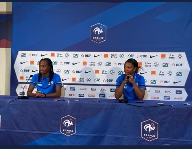 Melvine Malard (left) next to Grace Geyoro, at a press conference in Ashby-de-la-Zouch, Bleues base camp, on July 20.