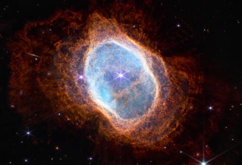 Cette image publiée par la NASA le 12 juillet 2022 montre l’étoile brillante au centre de la nébuleuse planétaire NGC 3132, capturée par le télescope spatial James Webb (JWST).