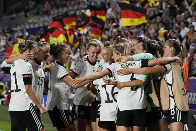 I tedeschi assaporano la vittoria contro l'Austria, nei quarti di finale di Euro 2022, a Brentford (Inghilterra), il 21 luglio 2022.
