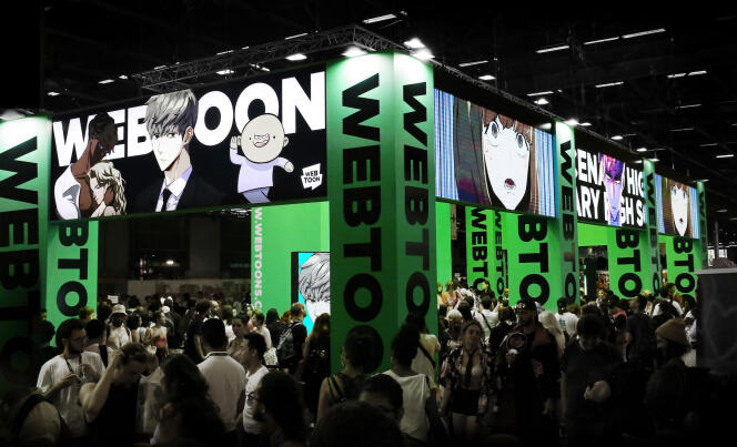 Pour une première venue à Japan Expo, Webtoon, l’application du coréen Naver, a déployé un gigantesque stand, se faisant remarquer au milieu des éditeurs de manga japonais bien installés dans le paysage éditorial. 