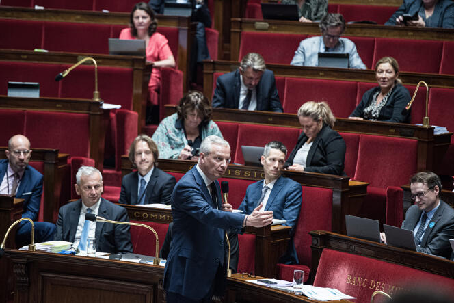 Paris, Frankreich, 22. Juli 2022 – In der Nationalversammlung beginnt die Debatte über das Finanzänderungsgesetz für 2022.  Bruno Le Maire, Minister für Wirtschaft, Finanzen und Industrie und digitale Souveränität, betrat die Bühne.